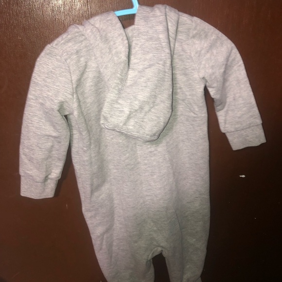 Nike Suit - Picture 2 of 3